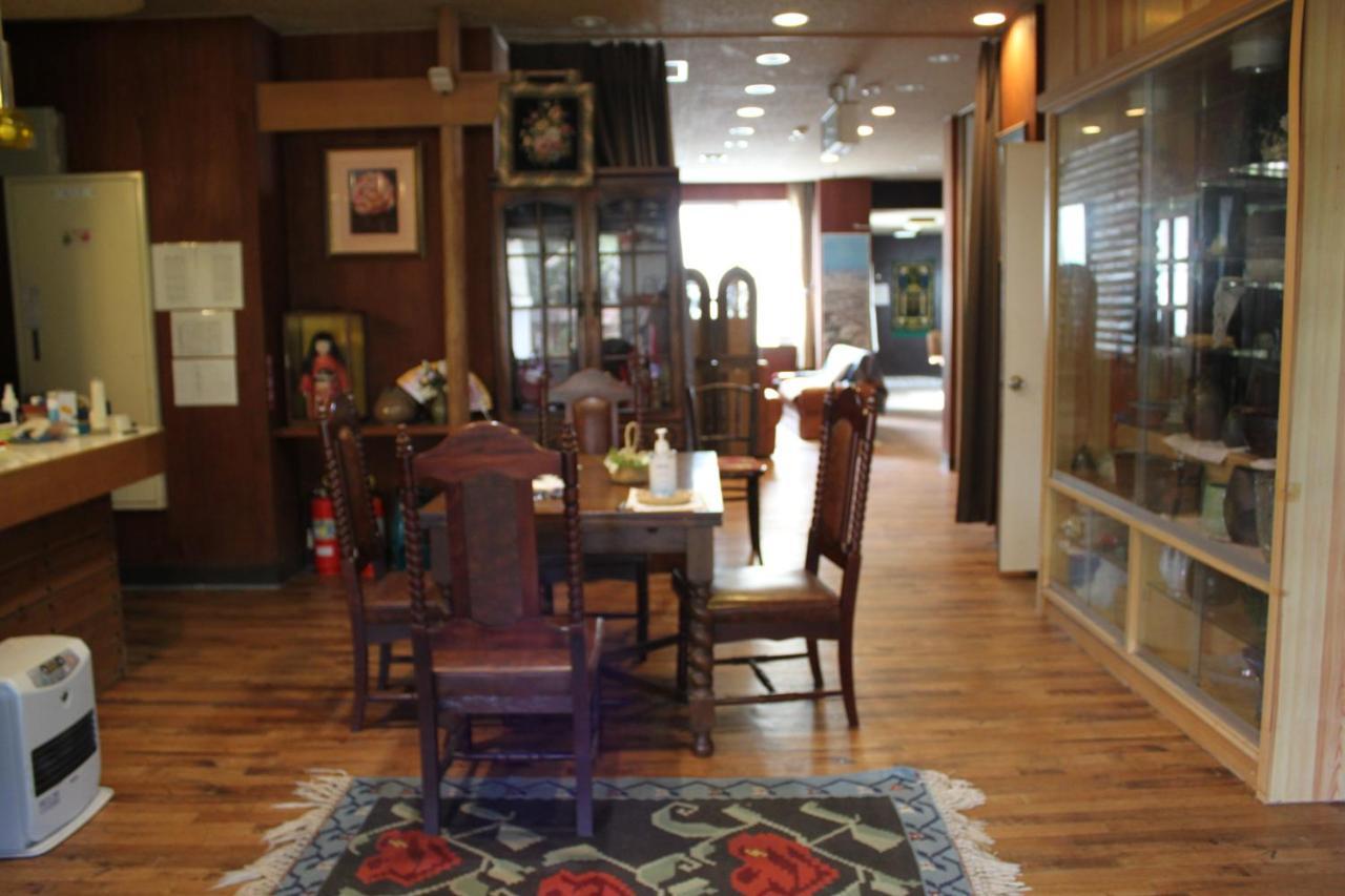 Cafe Cerisier栖里時絵 เรียวกัง เมียวโกะ
